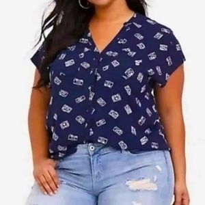 Fun and quirky Torrid Button Up Short Sleeve Camera Top